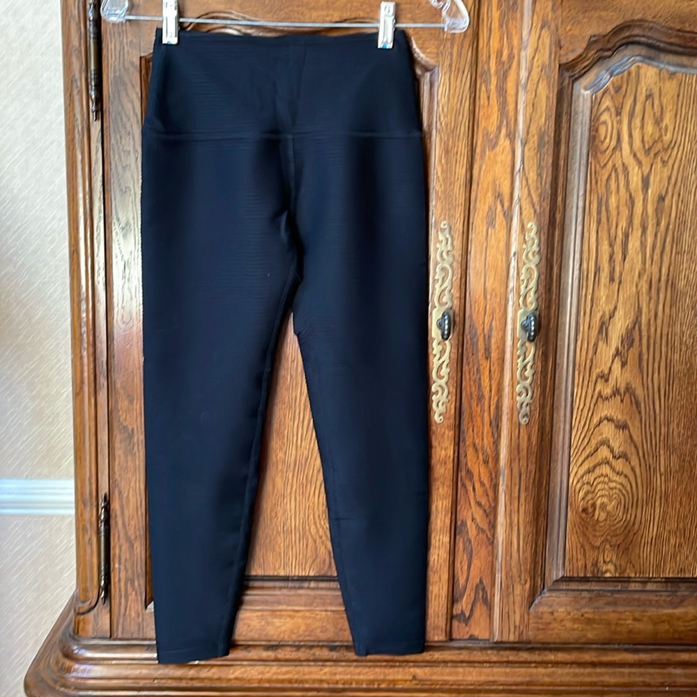 Beyond yoga ribbed 7/8 leggings. Black XS
